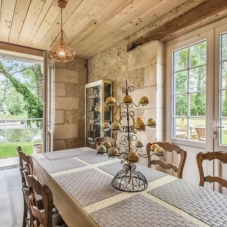 Maison De Paris Bed & Breakfast